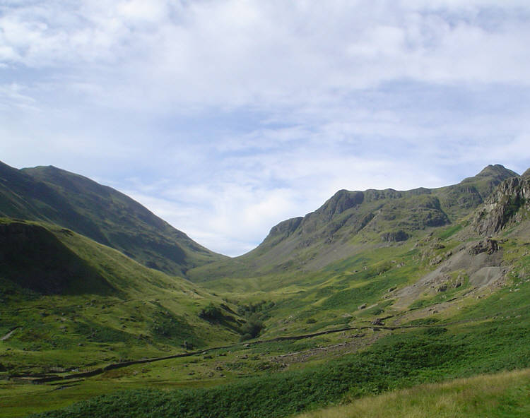 Upper Grisedale, with Dollywagon Pike to the right and Fairfield to the left. 